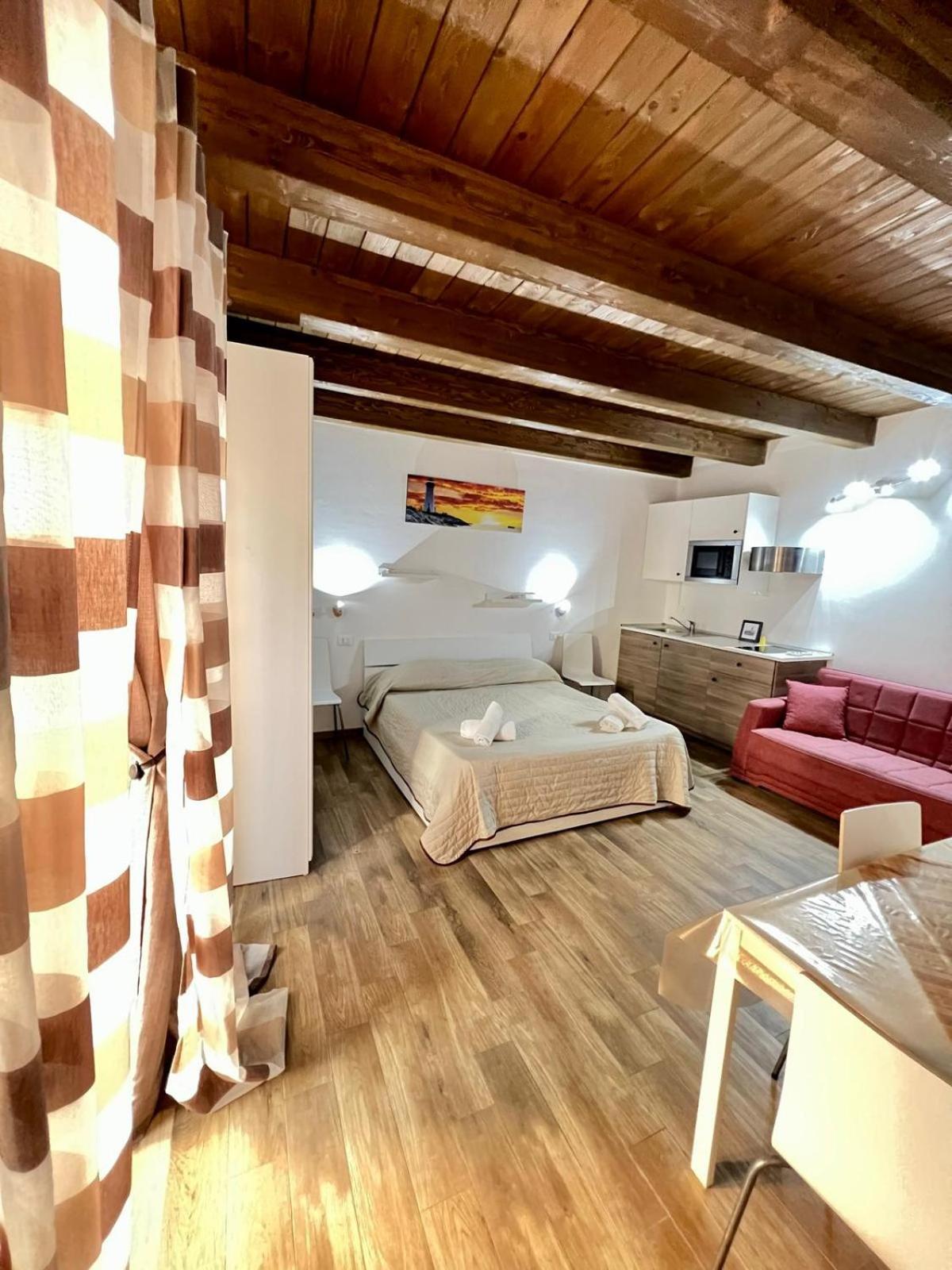 67 Rooms 切法卢 外观 照片