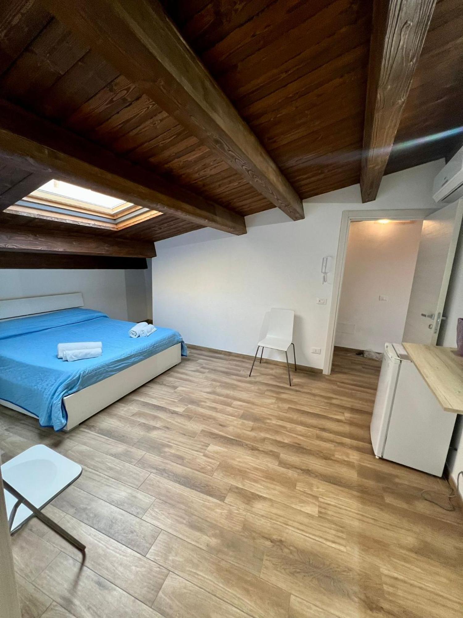 67 Rooms 切法卢 外观 照片