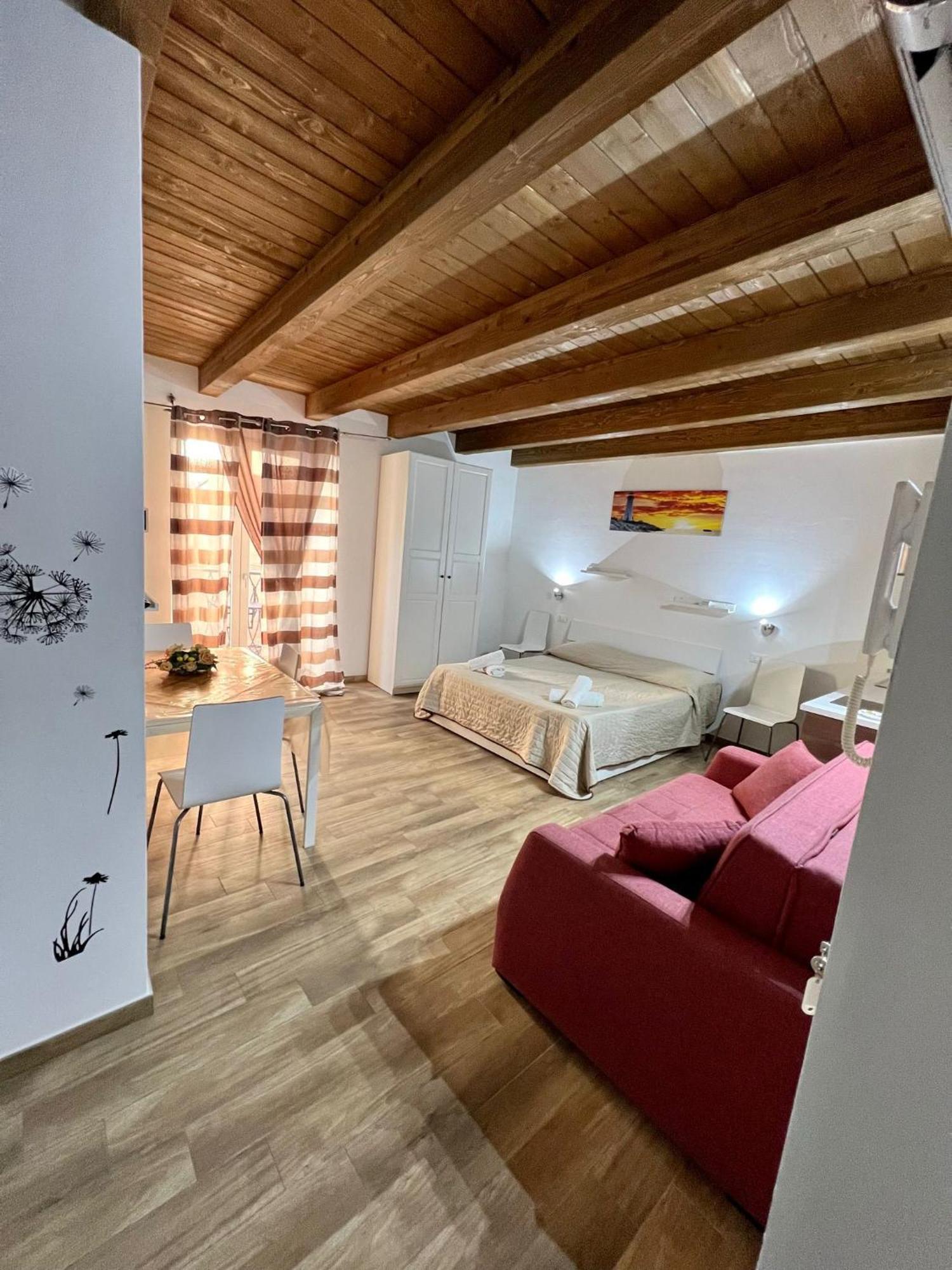 67 Rooms 切法卢 外观 照片
